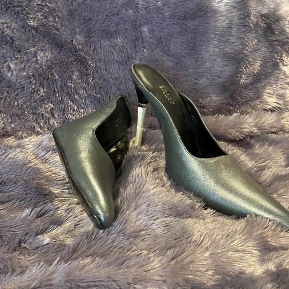Heels - Picture 1 of 2